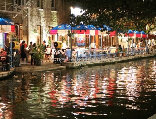 What is there to do at Riverwalk San Antonio